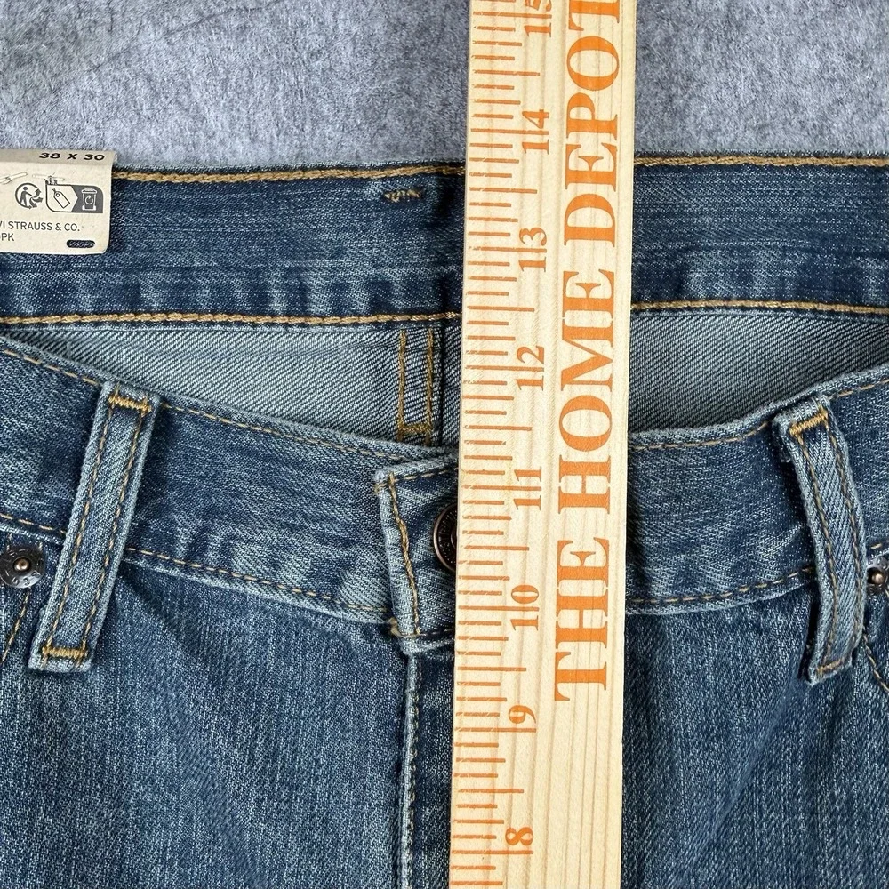 Levis 559 NWT Jeans Mens 38x30 Medium Wash Blue Relaxed Straight $70 MSRP